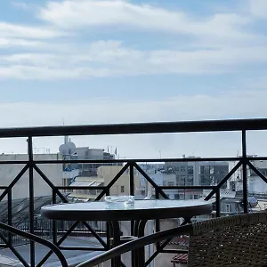 κάντε κράτηση εδώ