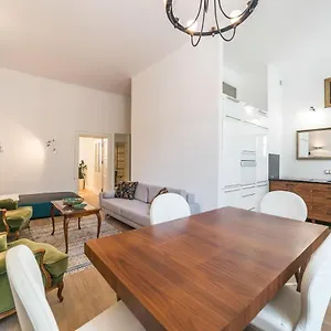 https://freta-unique-old-town-apartment.warsawhotelspoland.com