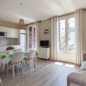Aparteasy - Family 4-Bedroom Apartment Barcelona